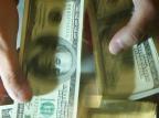 Dólar cai quase 1% e fecha no nível de R$ 2,13 Bruno Alencastro/Agencia RBS