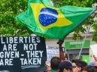 Brasileiros fazem protestos de solidariedade...
