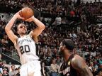 Ginóbili brilha e Spurs fica perto do título da NBA Andrew D. Bernstein/NBAE / Getty Images