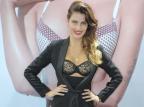 Com sutiã à mostra, Isabelli Fontana participa do Salão de Moda em São Paulo Francisco Cepeda/Divulgação Com sutiã à mostra, Isabelli Fontana participa do Salão de Moda em São Paulo Francisco Cepeda/Divulgação