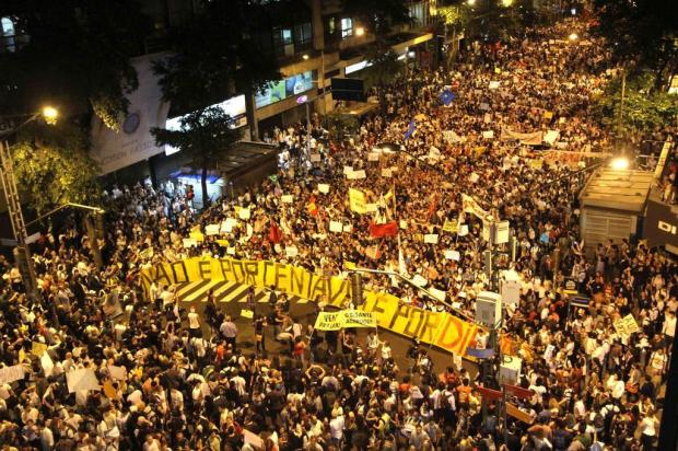 Protestos tomam as ruas das principais capitais do Brasil ALEXANDRO AULER/ESTADÃO CONTEÚDO