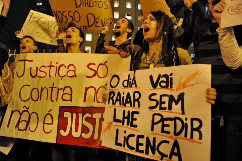 Com letras de músicas tanto em cartazes quanto nos coros, manifestantes reivindicaram mudaças:imagem 25