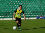 Meia Danilinho viaja a Chapecó para se apresentar à Chapecoense Flávio Neves/Agencia RBS