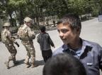 Crianças afegãs ignoram as escolas e trabalham nas ruas de Cabul Sergey Ponomarev/The New York Times