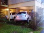 Após acidente, carro invade garagem de prédio e atinge mais dois veículos em Porto Alegre Mauro Saraiva Jr./Rádio Gaúcha