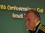 Zaccheroni cobra coragem da seleção japonesa para anular Pirlo e Balotelli YASUYOSHI CHIBA/AFP Zaccheroni cobra coragem da seleção japonesa para anular Pirlo e Balotelli YASUYOSHI CHIBA/AFP