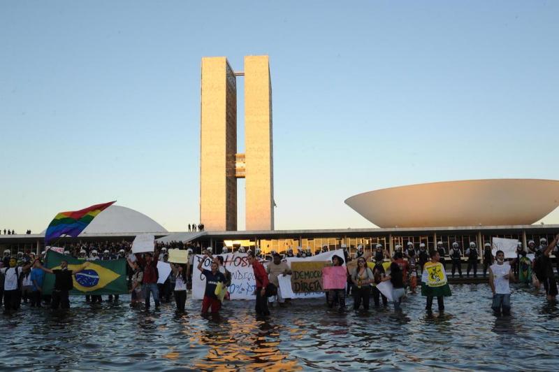 Movimentação de manifestantes na Esplanada dos Ministérios, em Brasília/DF:imagem 37