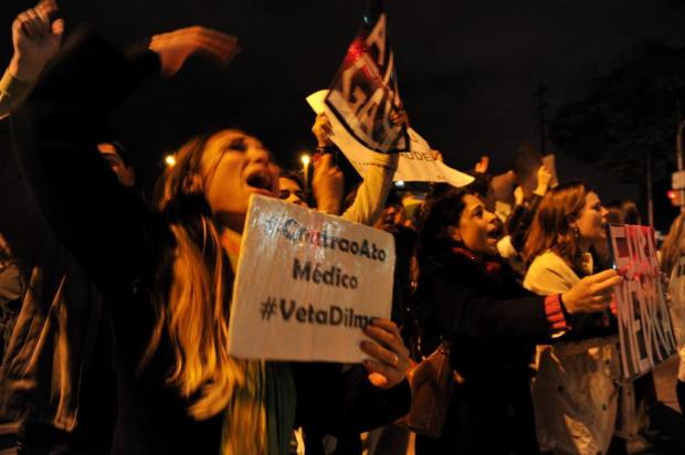 Profissionais da saúde protestam contra projeto do Ato Médico em Porto Alegre Adriana Franciosi/Agencia RBS Profissionais da saúde protestam contra projeto do Ato Médico em Porto Alegre Adriana Franciosi/Agencia RBS