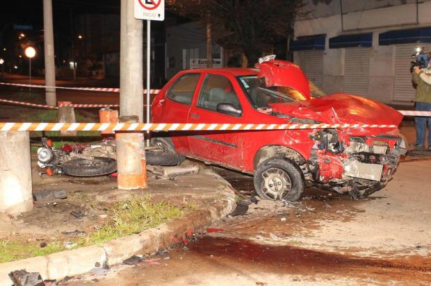 Acidente entre carro e moto deixa dois mortos em Porto Alegre Dani Barcellos/Especial