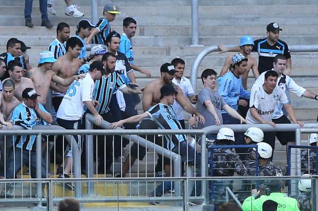 Grêmio deve ser denunciado pelo STJD por confusão antes do jogo contra o Flu Diego Vara/Agência RBS/ Grêmio deve ser denunciado pelo STJD por confusão antes do jogo contra o Flu Diego Vara/Agência RBS/