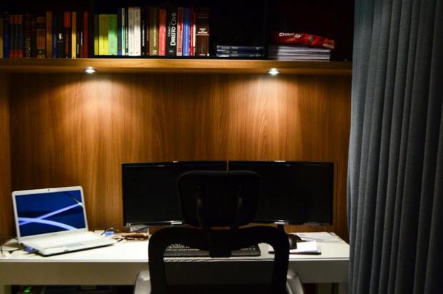 Home office prático e funcional: você ainda vai querer ter um Sergio Vergara/Divulgação