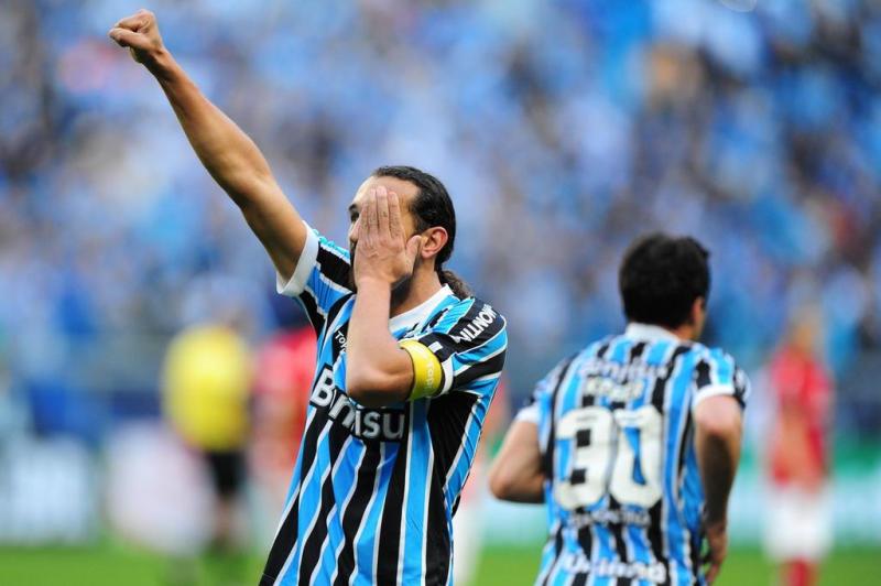 Barcos comemora o seu gol do Grêmio, o primeiro do Gre-Nal 397, na Arena.:imagem 25