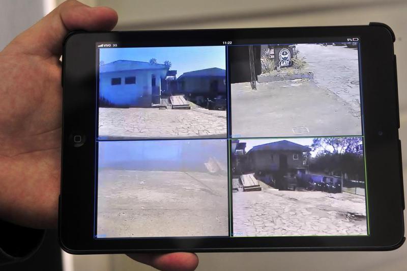 Imagens das quatro câmeras são visualizadas no computador de bordo e em equipamentos externos, como tablets e celulares, por meio da internet:imagem 4