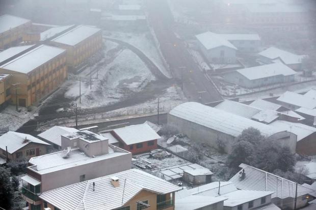 Neve é registrada em pelo menos cinco municípios da Serra de SC Alvarélio Kurossu/Agencia RBS