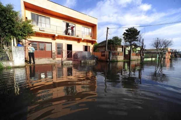 Prefeitura de Porto Alegre apura causa do rompimento de dique que alagou cerca de 700 casas Ronaldo Bernardi/Agencia RBS