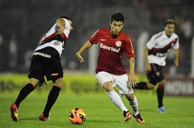 Inter empata com o Vitória e perde chance de se aproximar do G-4 Mauro Vieira/Agencia RBS Inter empata com o Vitória e perde chance de se aproximar do G-4 Mauro Vieira/Agencia RBS
