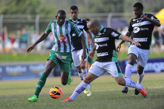 Juventude empata em 2 a 2 com o Metropolitano em Blumenau e fica em vantagem pelo acesso Porthus Junior/Agencia RBS Juventude empata em 2 a 2 com o Metropolitano em Blumenau e fica em vantagem pelo acesso Porthus Junior/Agencia RBS
