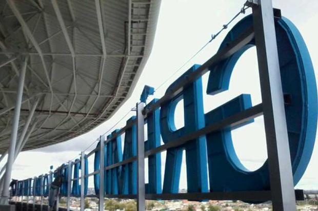 FOTO: letreiro do Olímpico alusivo ao título mundial é instalado na Arena Twitter/Reprodução/ FOTO: letreiro do Olímpico alusivo ao título mundial é instalado na Arena Twitter/Reprodução/