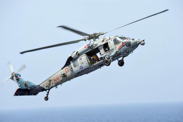 Helicóptero da Marinha dos Estados Unidos cai no Mar Vermelho e deixa dois militares desaparecidos HO / US NAVY /AFP