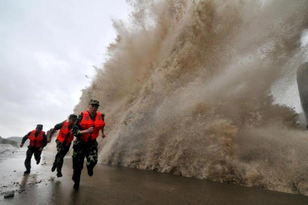 China entra em alerta máximo com aproximação do tufão Fitow China Out/AFP