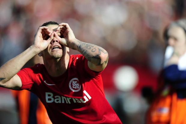 D'Alessandro provoca gremistas: "Tem time que precisa de fita VHS para relembrar título" Ricardo Duarte/Agencia RBS D'Alessandro provoca gremistas: "Tem time que precisa de fita VHS para relembrar título" Ricardo Duarte/Agencia RBS