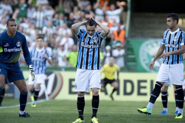 Disperso, Grêmio joga muito mal e é goleado por 4 a 0 pelo Coritiba Felipe Gabriel/Agência Lancepress!