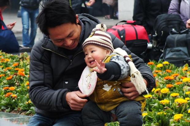 Flexibilização da política do filho único na China entra em vigor neste sábado AFP/AFP