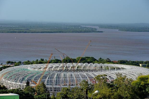 Instalada última peça P4 das folhas da cobertura do Beira-Rio Carlos Macedo/Agencia RBS Instalada última peça P4 das folhas da cobertura do Beira-Rio Carlos Macedo/Agencia RBS