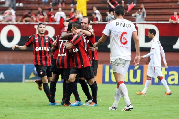 Atlético-PR goleia o Náutico em casa e reassume a vice-liderança JOKA MADRUGA/FUTURA PRESS/ESTADÃO CONTEÚDO