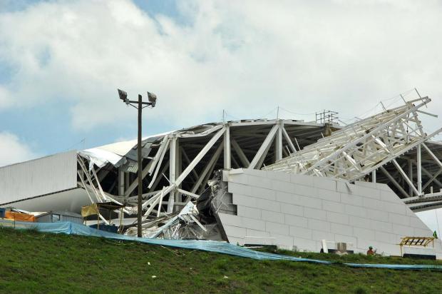 Guindaste desaba na Arena Corinthians e deixa pelo menos dois mortos 15913938