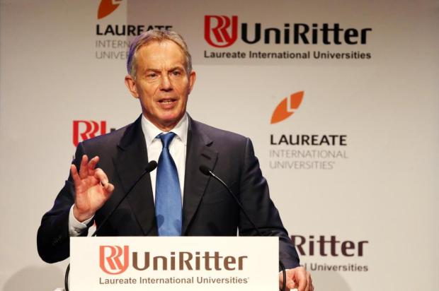 Em Porto Alegre, Tony Blair elogia cidade e diz: "Com um grande time de futebol, o Grêmio" Bruno Alencastro/Agencia RBS Em Porto Alegre, Tony Blair elogia cidade e diz: "Com um grande time de futebol, o Grêmio" Bruno Alencastro/Agencia RBS