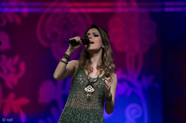 Sandy mostra maturidade e segurança em show em Porto Alegre Reprodução Facebook - NPL/ Sandy mostra maturidade e segurança em show em Porto Alegre Reprodução Facebook - NPL/