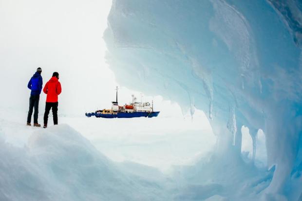 Navio russo segue esperando o resgate na Antártica Andrew Peacock/footloosefotography.com/AFP