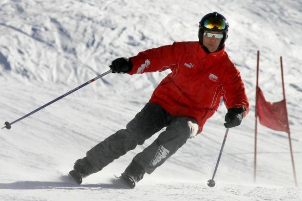 Ex-piloto de F-1 diz que Schumacher pode ficar paralisado PATRICK HERTZOG/AFP