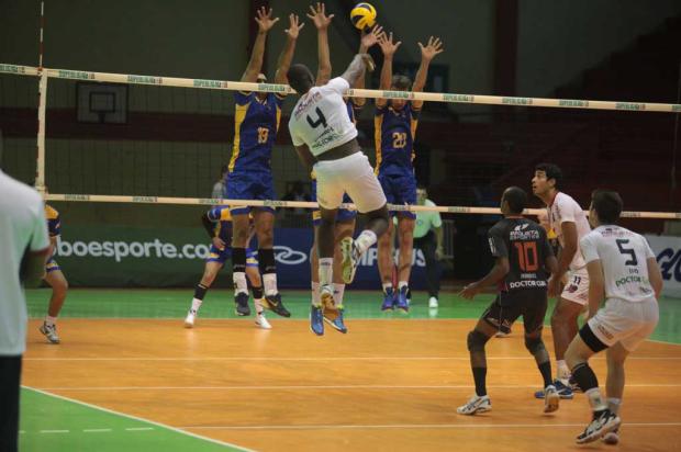 Voleisul, de Novo Hamburgo, estreia com vitória na Superliga B de vôlei Daniel Nunes/Divulgação/