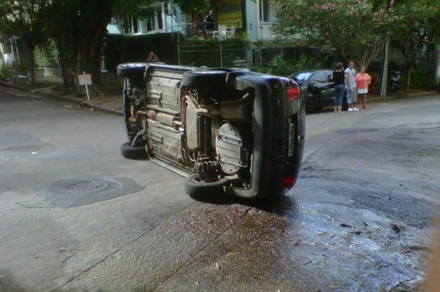 FOTO: colisão entre carro e caminhonete deixa uma pessoa ferida Eduardo Antunes/Arquivo Pessoal FOTO: colisão entre carro e caminhonete deixa uma pessoa ferida Eduardo Antunes/Arquivo Pessoal
