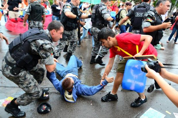 Protesto contra o aumento da passagem deixa pelo menos três pessoas feridas, perto da ATU, em Santa Maria Gabriel Haesbaert/Especial