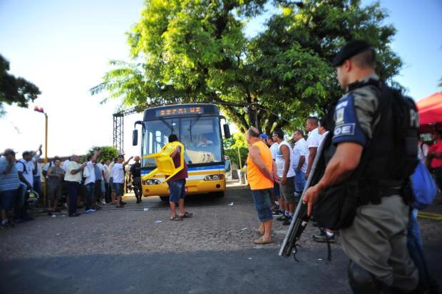 Garagens são liberadas e ônibus voltam a circular em Porto Alegre Carlos Macedo/Agencia RBS Garagens são liberadas e ônibus voltam a circular em Porto Alegre Carlos Macedo/Agencia RBS