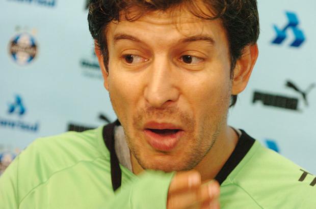 Nova determinação da CBF pode impedir Tcheco de jogar antes de agosto Emílio Pedroso/Agência RBS Nova determinação da CBF pode impedir Tcheco de jogar antes de agosto Emílio Pedroso/Agência RBS