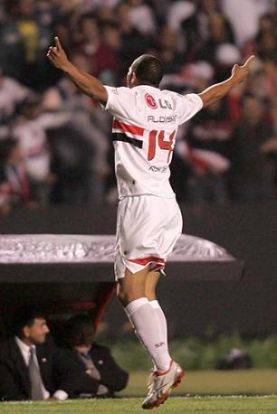 Dirigente do São Paulo confirma oferta do Grêmio por Aloísio Divulgação/Vipcomm Dirigente do São Paulo confirma oferta do Grêmio por Aloísio Divulgação/Vipcomm