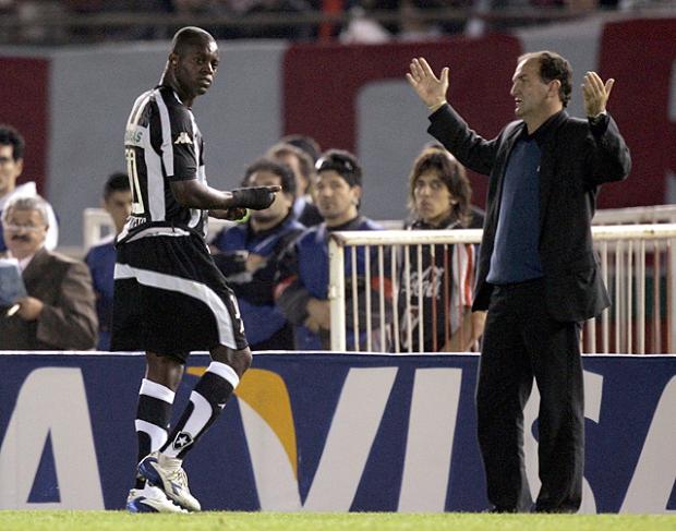 Técnico Cuca está negociando com o Santos Eduardo Di Baia/AP