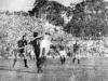 A Iugoslávia (de uniforme claro) venceu o México por 4 a 1, nos Eucaliptos, em 28 de junho, no primeiro jogo de Mundiais em Porto Alegre