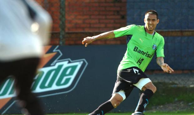 Gremista Hidalgo pode aparecer no meio contra o Jaciara  Mauro Vieira/Agência RBS