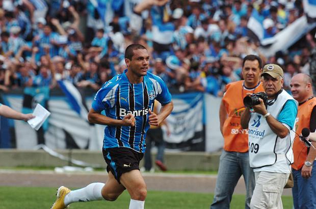 Tuta e Marcel são armas gremistas contra o Atlético-PR  Valdir Friolin/Agência RBS