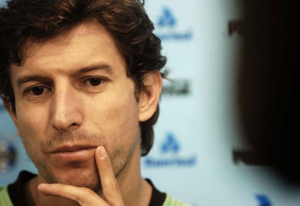 Tcheco: Vitória fora de casa na estréia pode amenizar a pressão Daniel Marenco /