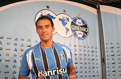 Volante Júnior opera o pé e pára por um mês Divulgação/Gremio Volante Júnior opera o pé e pára por um mês Divulgação/Gremio