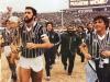 Depois de receber o troféu e as medalhas, o capitão comandou a volta olímpica pela pista atlética do estádio Nacional acompanhado pelos companheiros, diriegntes, comissão técnica e alguns torcedores que conseguiram entrar no gramado