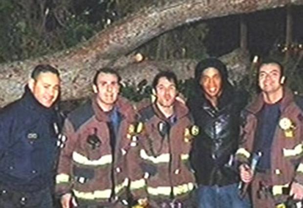 Árvore cai na casa de Ronaldinho na Espanha Reprodução, Esports TV3/