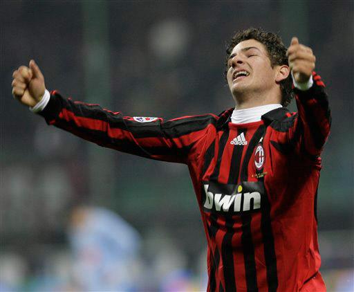 Show de Pato faz Milan descartar Ronaldinho Gaúcho Alberto Pellaschiar/AP Show de Pato faz Milan descartar Ronaldinho Gaúcho Alberto Pellaschiar/AP
