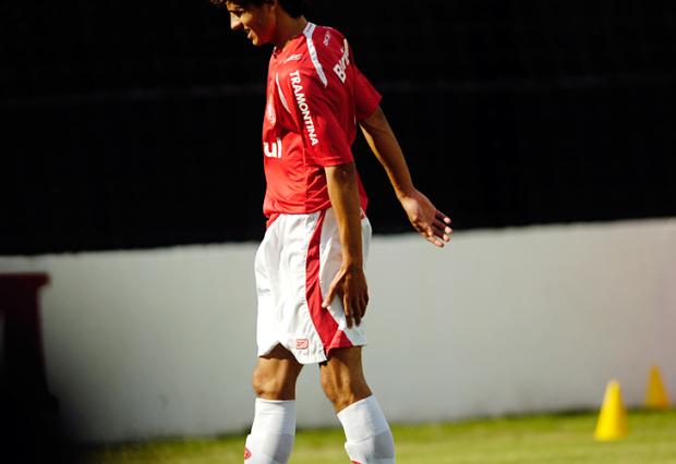 Nilmar espera que recuperação da lesão seja rápida Jefferson Botega/